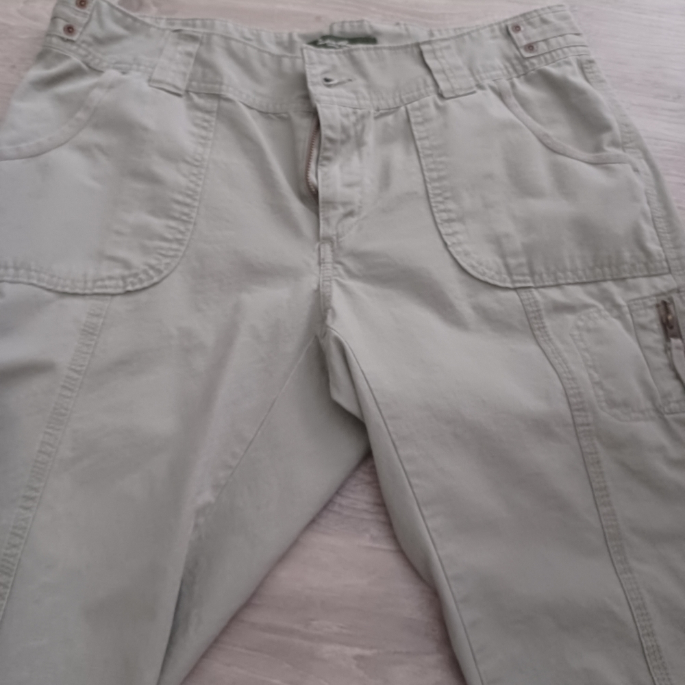 Eddie Bauer Capri pants